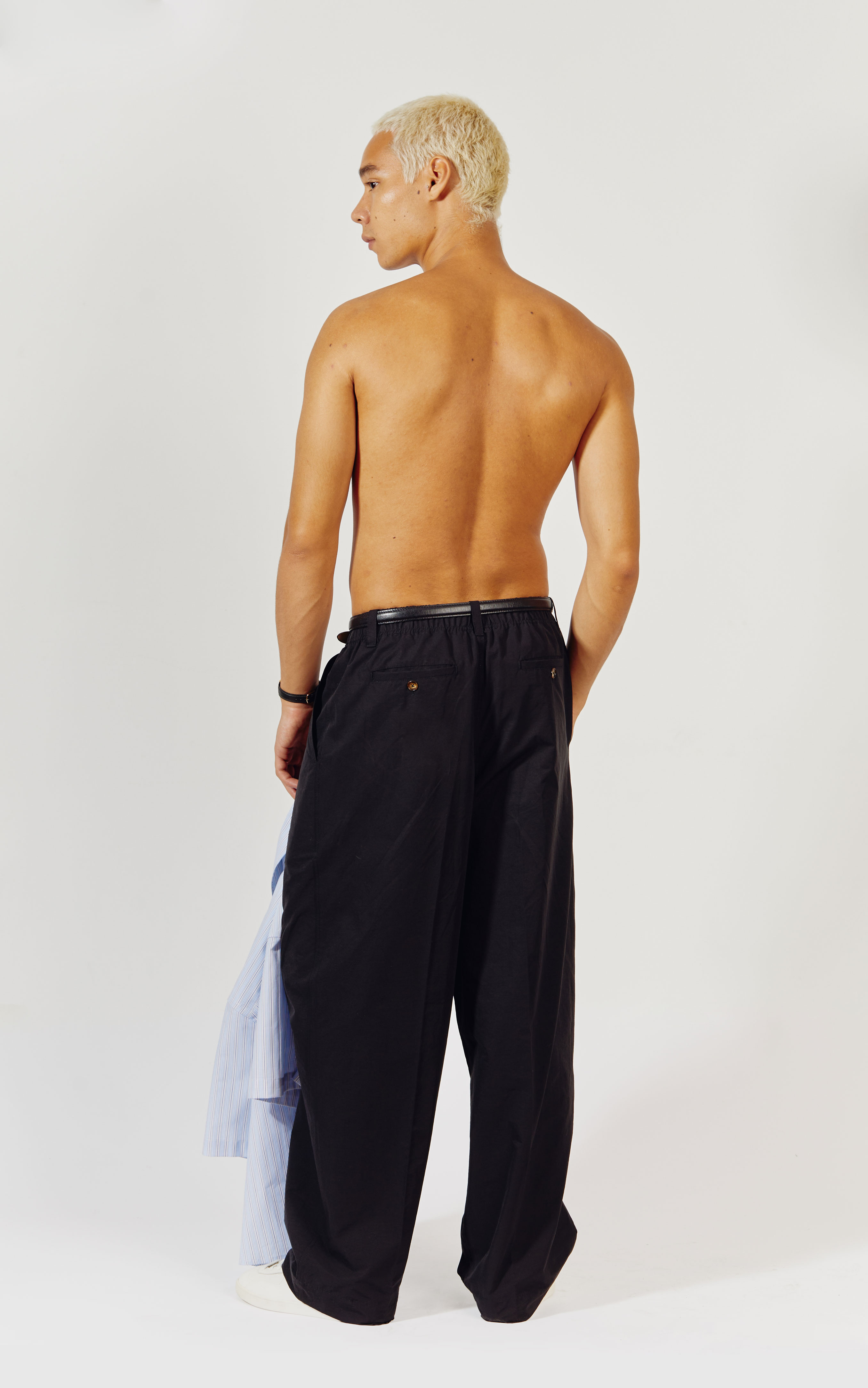 CALÇA ESPORTIVA PRETA 
