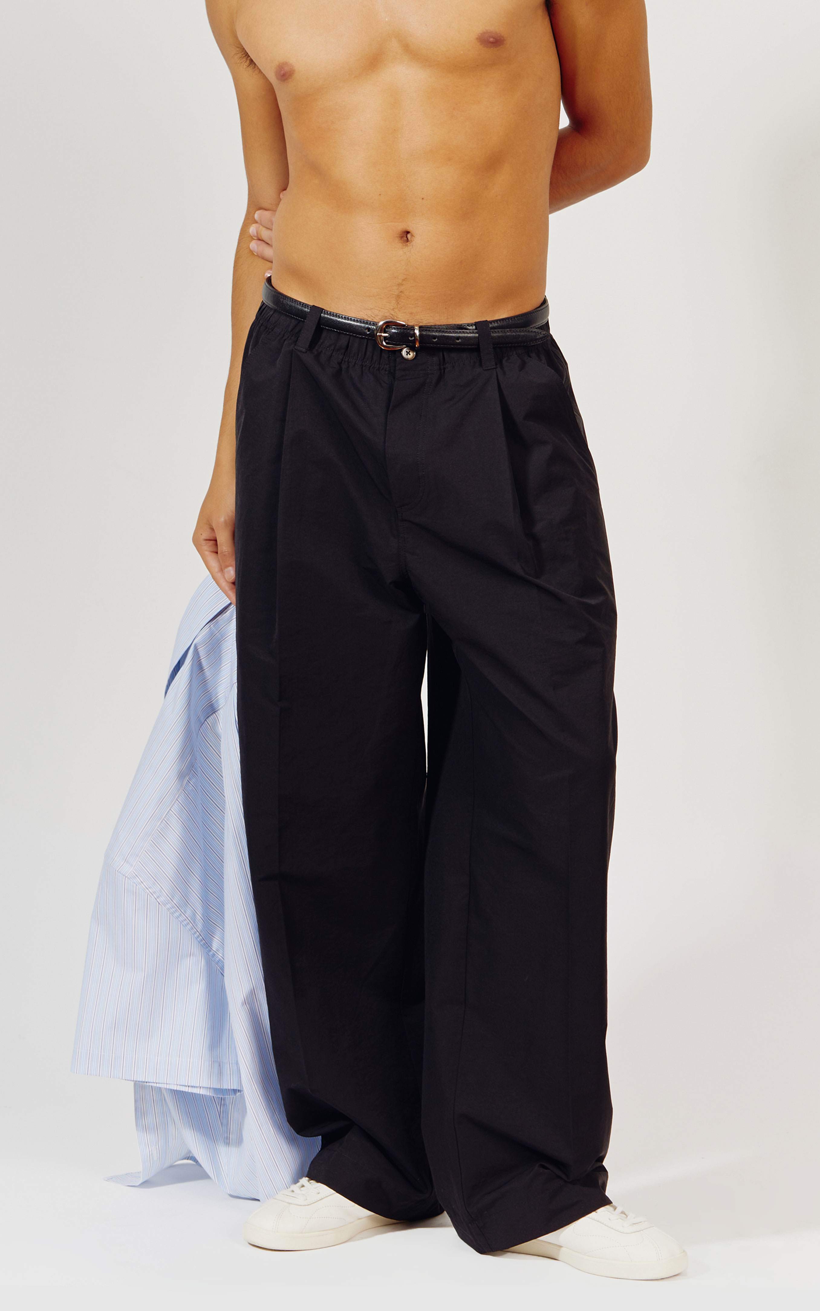 CALÇA ESPORTIVA PRETA 